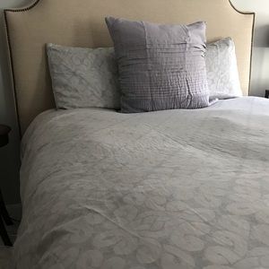 Vera Wang Love Knots 5 piece Bedding Set